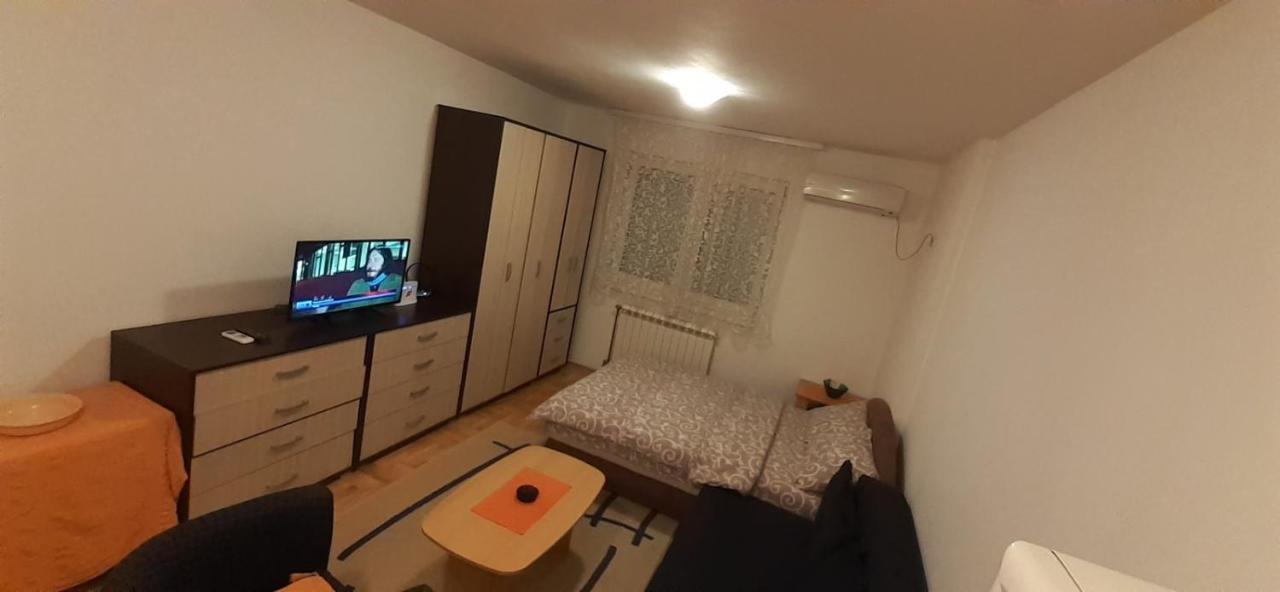 Sirmijum Hause Apartment Sremska Mitrovica Exterior foto